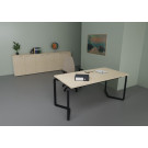 Composizione operativa compresa di scrivania moderna con struttura metallica, sedia girevole ergonomica e mobile per archivio documenti