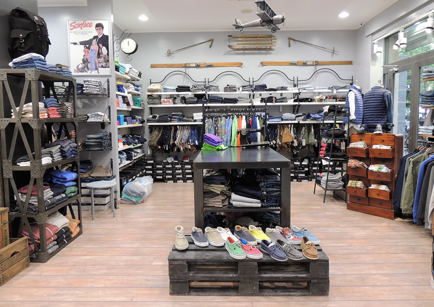 Arredamenti Negozi di Scarpe